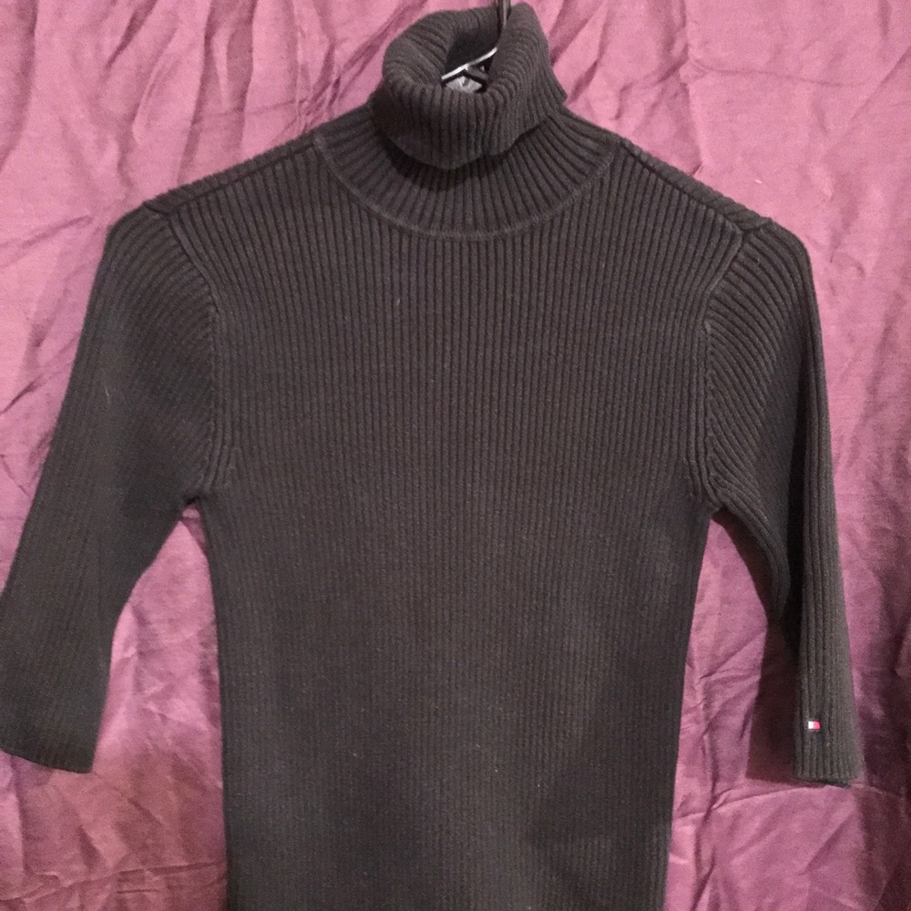 Black ribbed three-quarter sleeve turtleneck